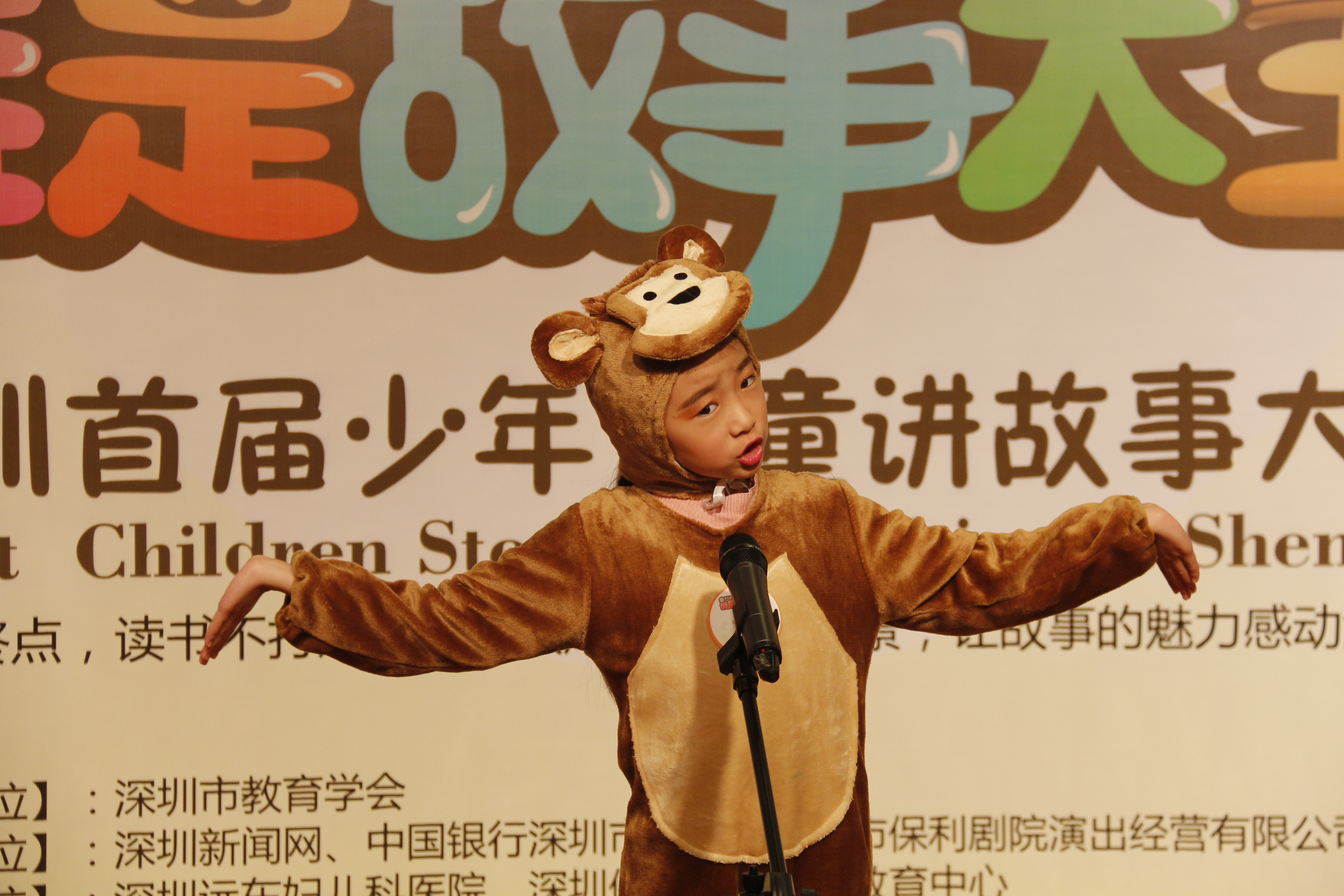 表情、動(dòng)作、著裝、演講面面俱到